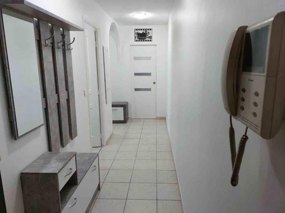 Modern One Bedroom Apartment In 戛纳 外观 照片
