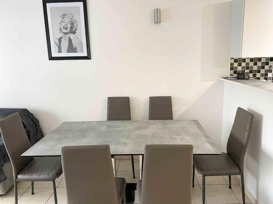 Modern One Bedroom Apartment In 戛纳 外观 照片