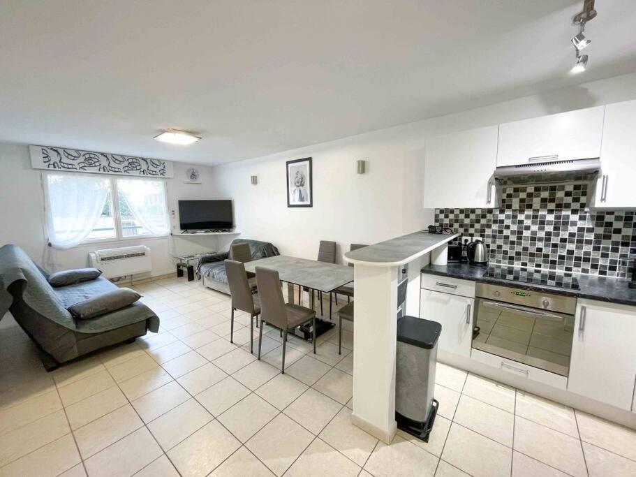 Modern One Bedroom Apartment In 戛纳 外观 照片