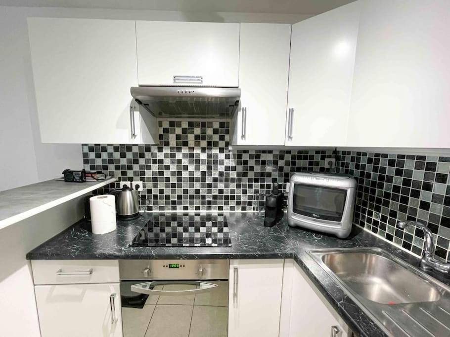 Modern One Bedroom Apartment In 戛纳 外观 照片